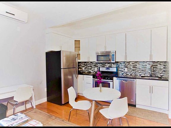 3rd image of 221 Macon St #2