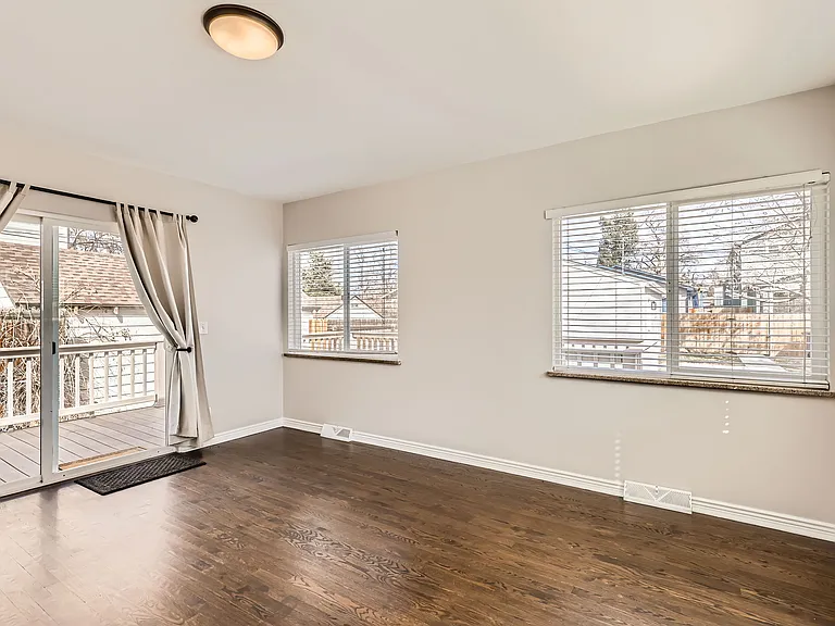 2210 S Clarkson St — Photo 14