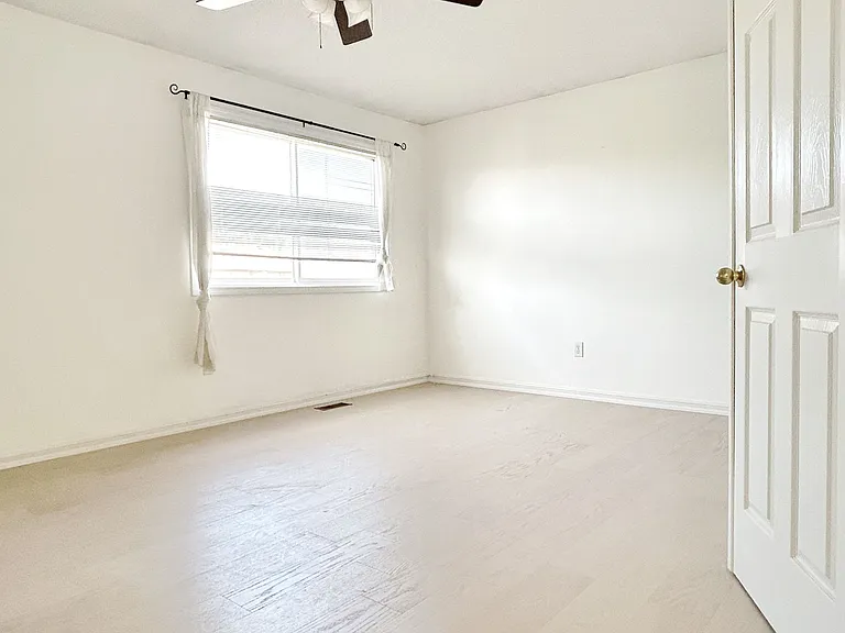 2594 Dashwood Dr — Photo 11