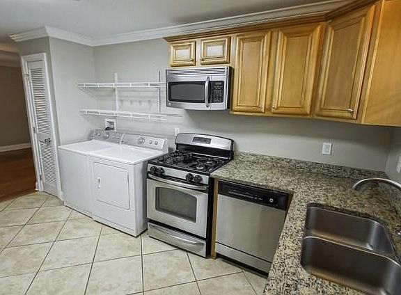 4th image of 6192 Bellaire Dr