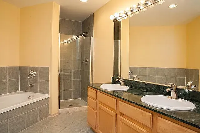 2310 S Canal St #301 — Photo 13