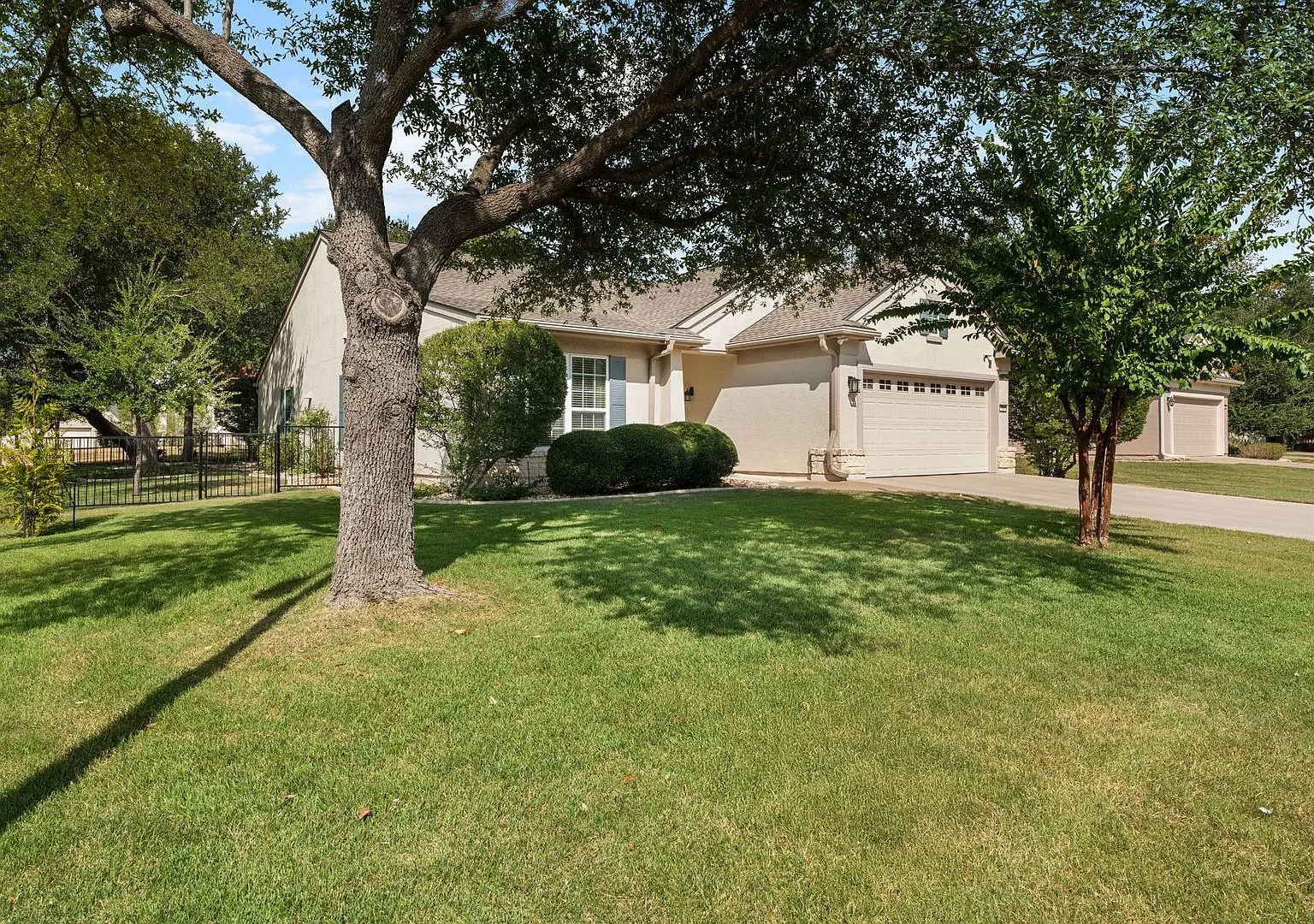 304 Klondike Dr - Unfurnished Sun City Rental Home Available Now! — Photo 2
