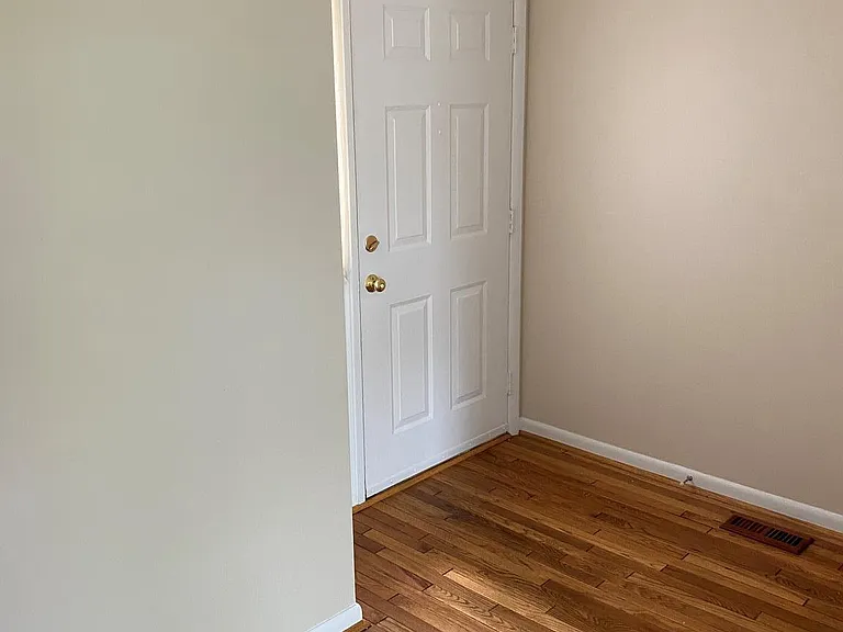 16 Castlehill Ct — Photo 3