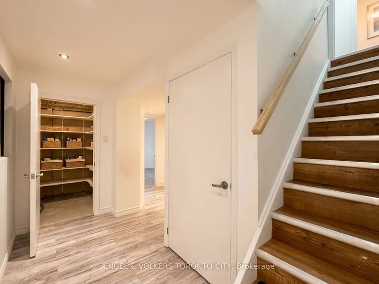 2052 Oak Bliss Cres — Photo 20
