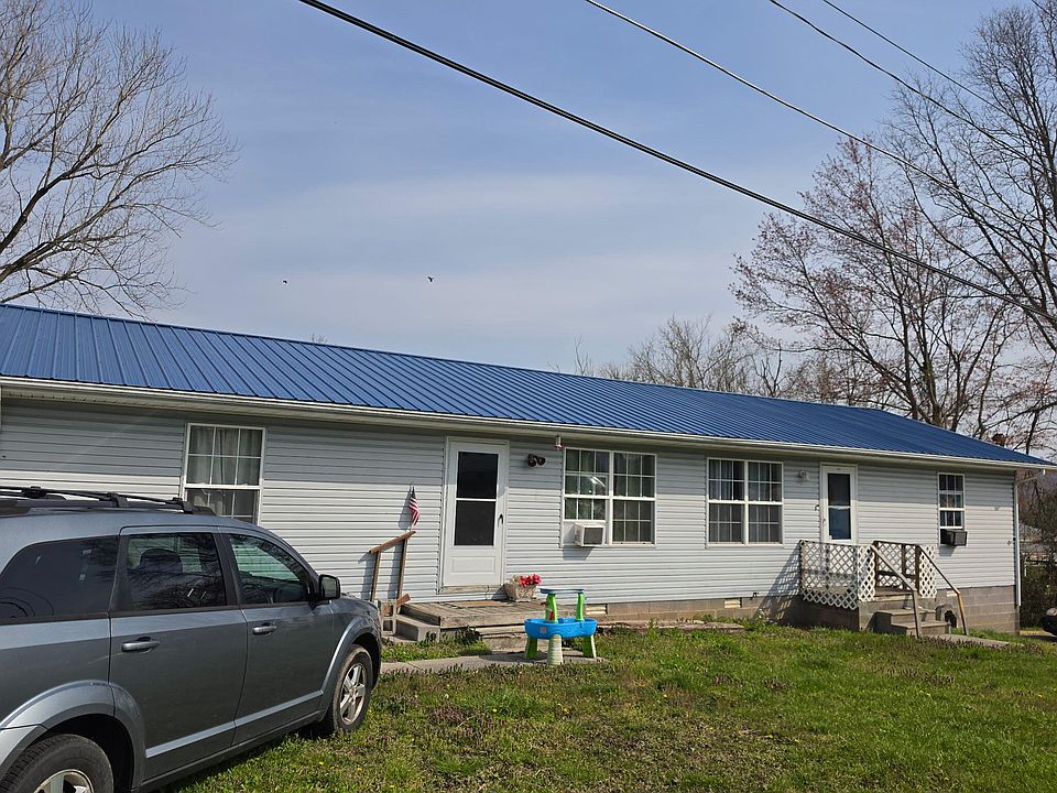 2nd image of 102 Redwood Rd #A & B