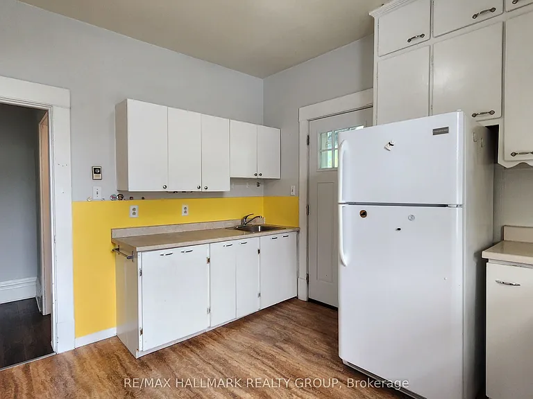 125 Glenora St #3 — Photo 22