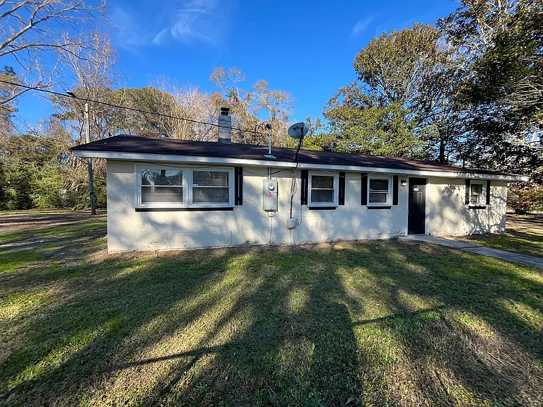 102 Vidalia Rd — Photo 1