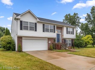 8150 Clocktower Ct, Romulus, MI 48174