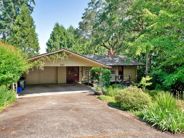 607 E 39th Pl, Eugene, OR 97405