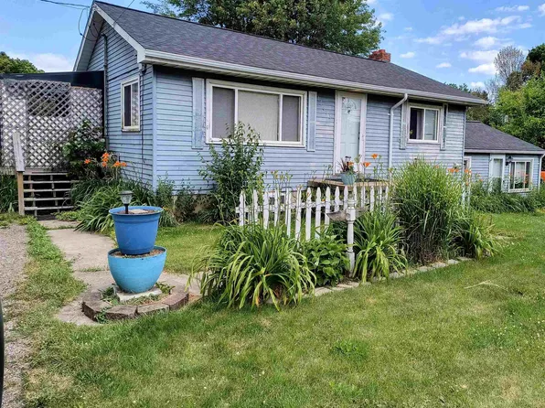 15663 McCaslin Lake Rd, Linden, MI 48451