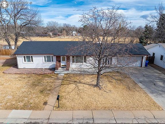 2nd image of 124 Circle Dr E