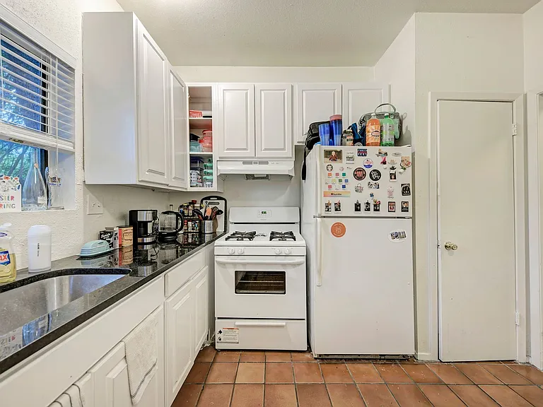 3102 Cedar St — Photo 17