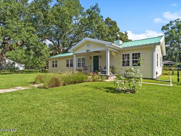 1017 Longo St, Waveland, MS 39576