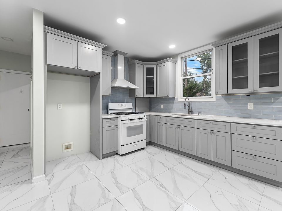1st image of 233 Avenue B #1R