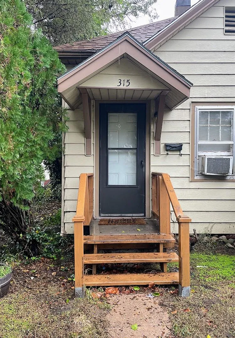 1 bedroom duplex close to Dillons — Photo 1