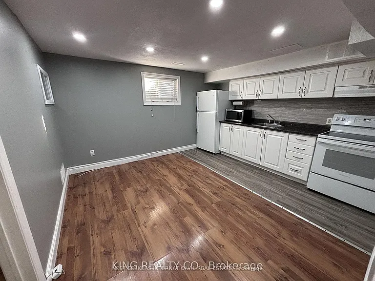 84 Carter Dr #LOWER — Photo 2