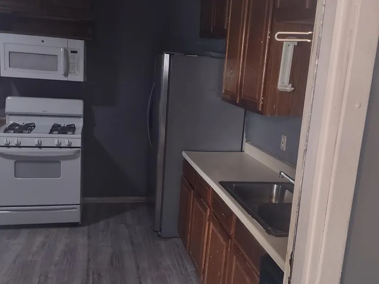 205 Elm St — Photo 12