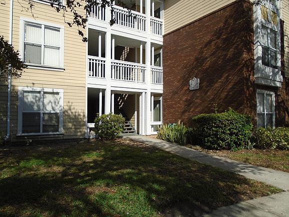 3rd image of 4115 Chatham Oak Ct APT 208