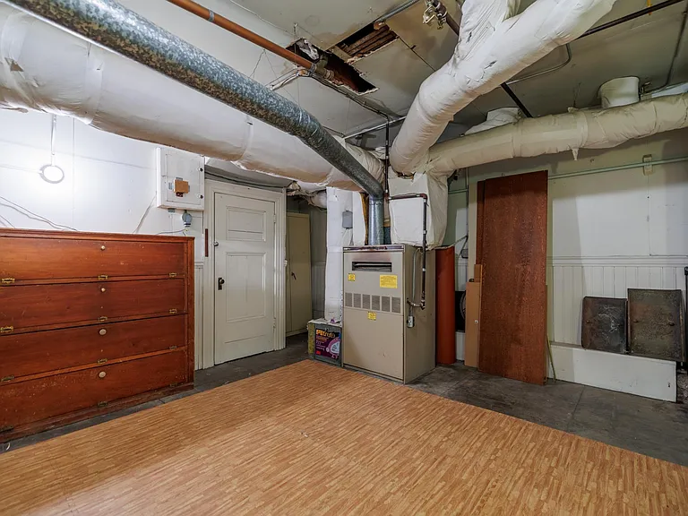 2398 Broadway St — Photo 39