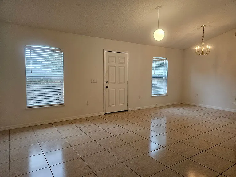 1017 White Bark Ct — Photo 2