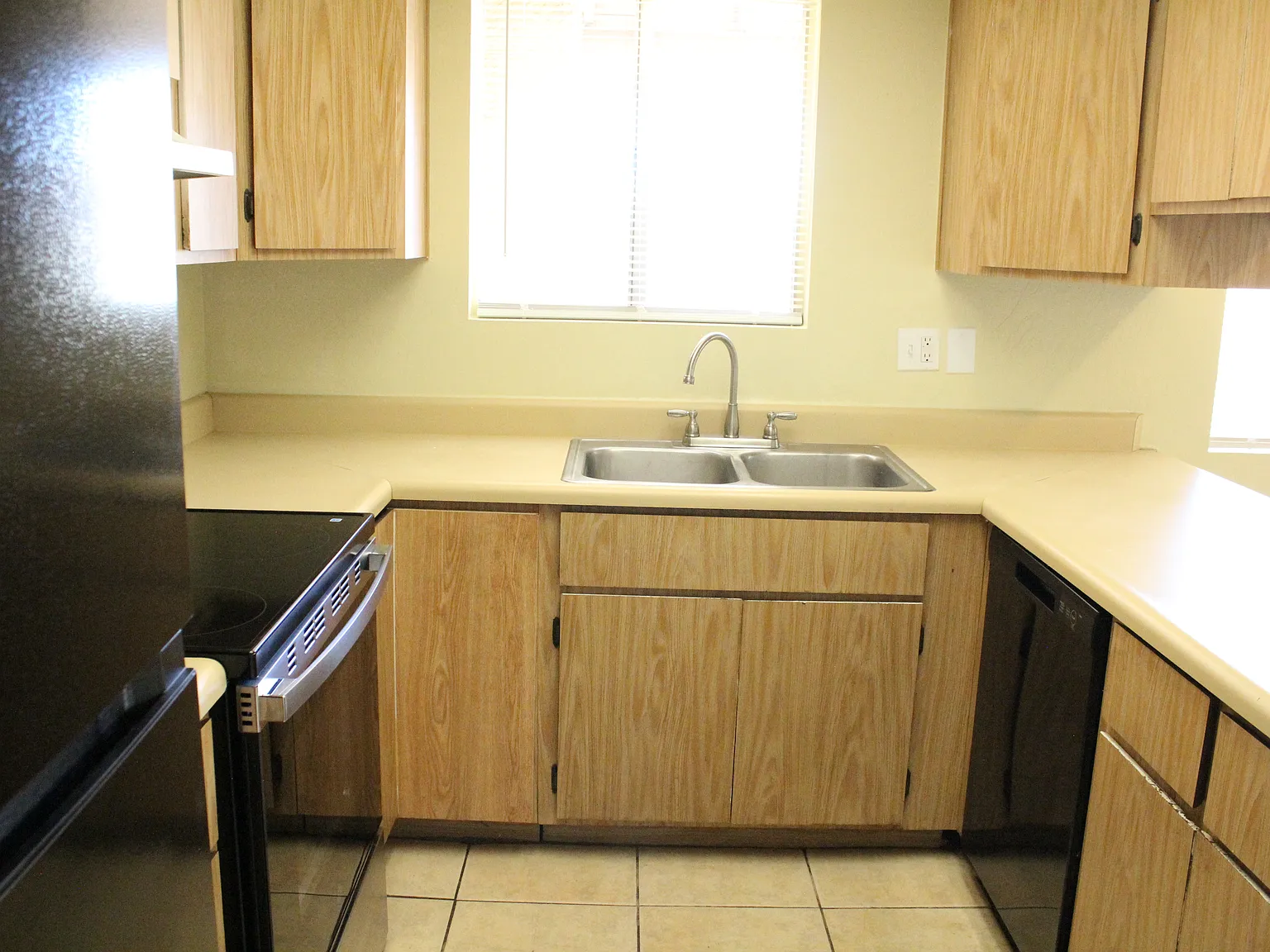 2 bed, 915 sqft, $1,100 — Photo 2