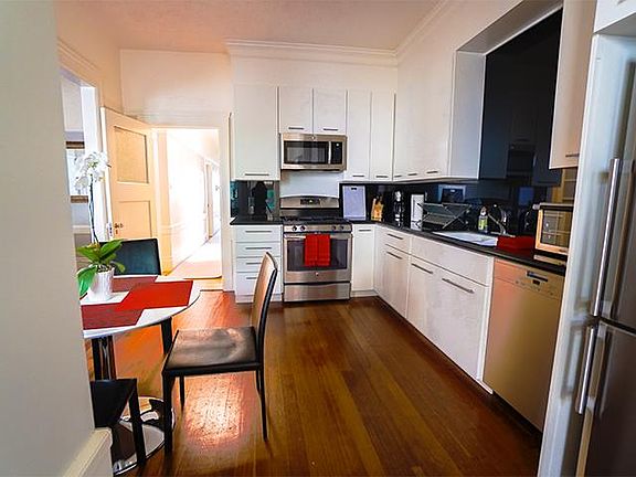 3rd image of 2106 Larkin St