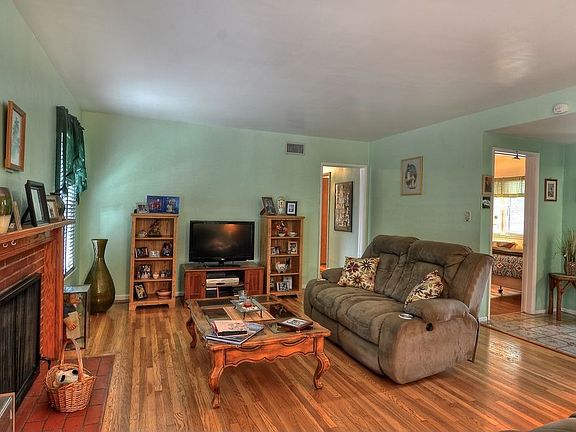 4th image of 10125 Grayling Ave
