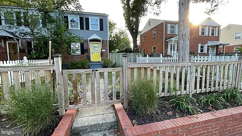 2221 Arlington Ter Photo 1