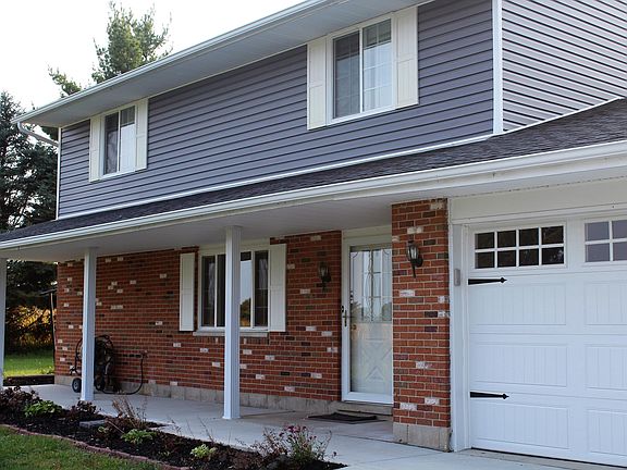 3rd image of 8790 N Crestview Ct