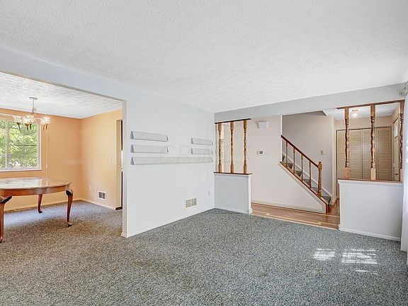 5th image of 810 Hedley Pl