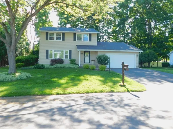 7346 Barnyard Cir, Liverpool, NY 13088