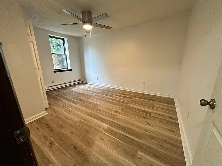 1025 Lynn Ave — Photo 5