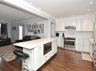 70 Mill Ln, Huntington, NY 11743