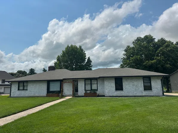 651 N Lake Dr, Marshall, MO 65340