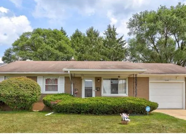 3226 S Auburn Dr, Saginaw, MI 48601