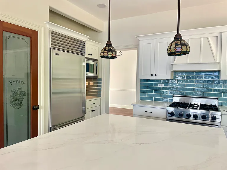 Subzero refrigerator, Viking range, huge pantry