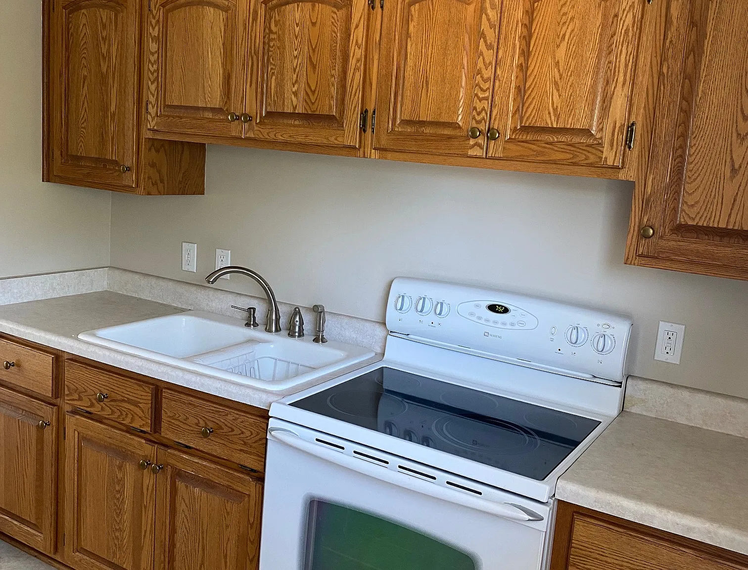 3 bed, 864 sqft, $1,650 — Photo 4