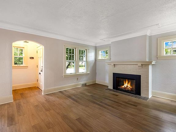 3rd image of 5901 N Shoreland AVENUE