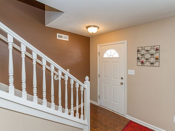3rd image of 5614 W Woodview Trl