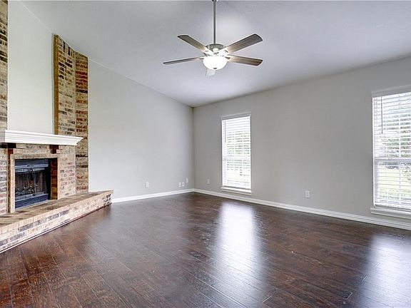 5th image of 2613 Sprucewood Ln