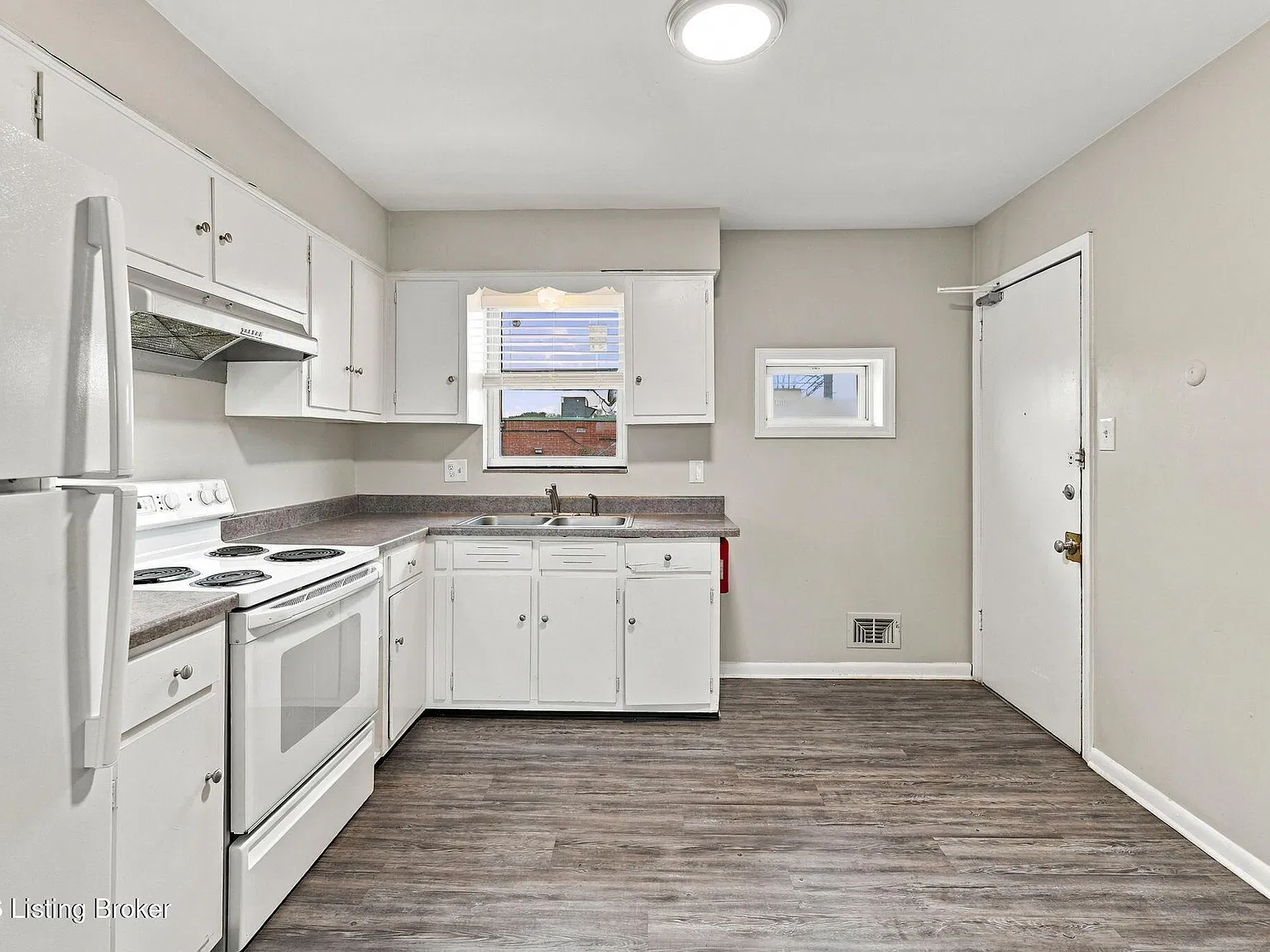 2 bed, 1.0 bath, 895 sqft, $995 — Photo 2