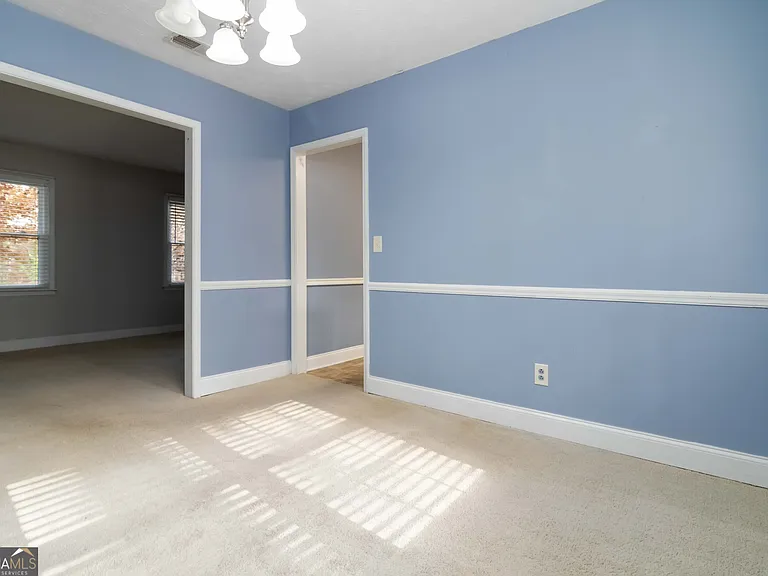 888 Chartley Dr — Photo 7