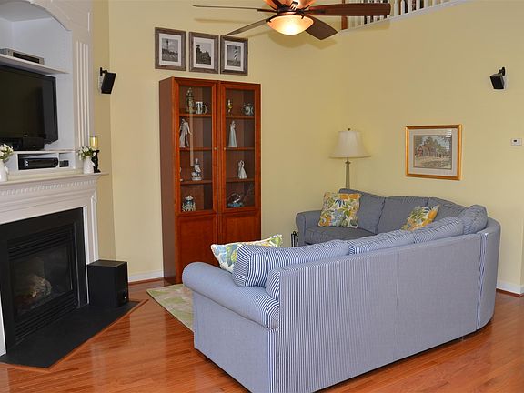 2nd image of 9074 Lunette Ln