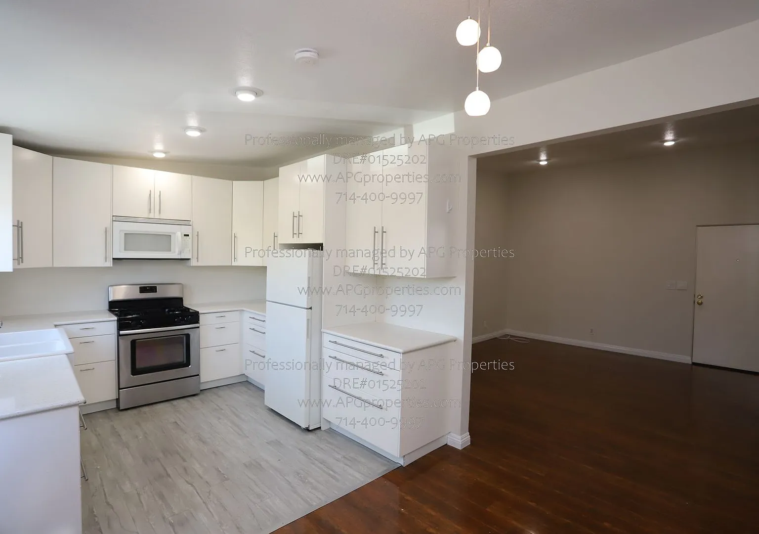 2 Bedroom / 1 Bathroom condo with 2 parking spaces located near Downtown Brea — Photo 4