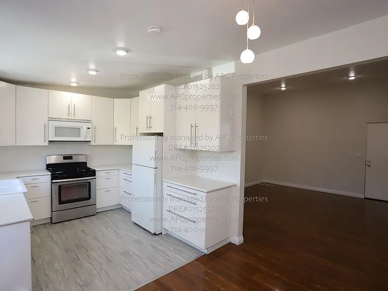 636 E Birch St #E — Photo 4