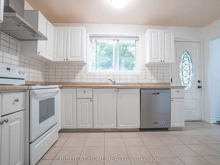 695 Glen Forrest Blvd #UPPER — Photo 13