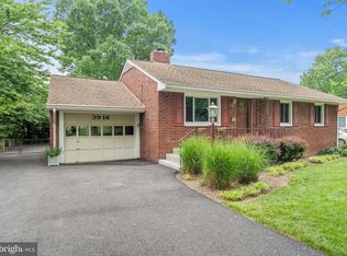 3916 Braddock Rd, Alexandria, VA 22312