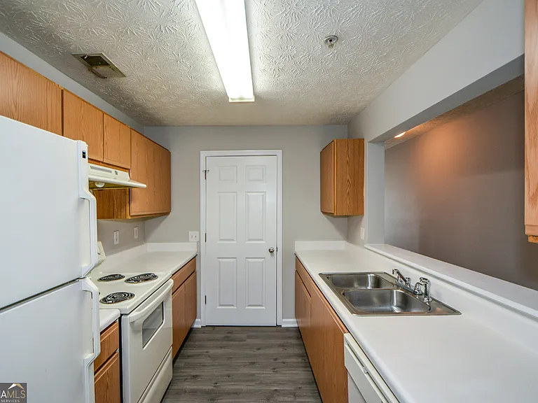 7302 Fairington Village Dr — Photo 14