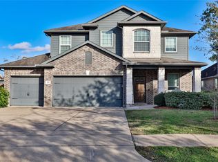 107 Forest Bend Ct, Clute, TX 77531