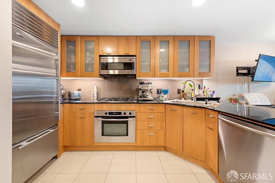 1st image of 333 1st St #1706